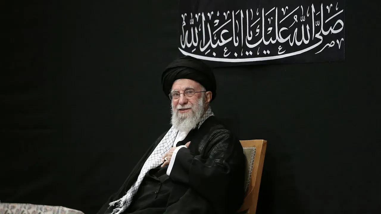 伊朗最高领袖哈梅内伊在昨天美以空袭中被炸身亡。同日，伊朗伊斯兰革命卫队司令帕克普