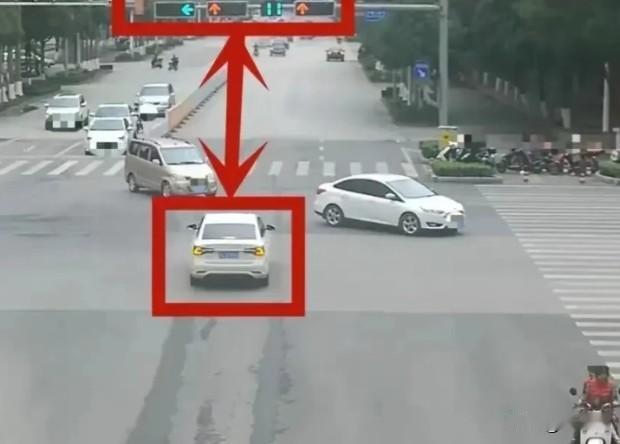 “不配做人！”广东广州，网约车司机为救犯病婴儿连闯了三个红灯，被扣18分，还面临