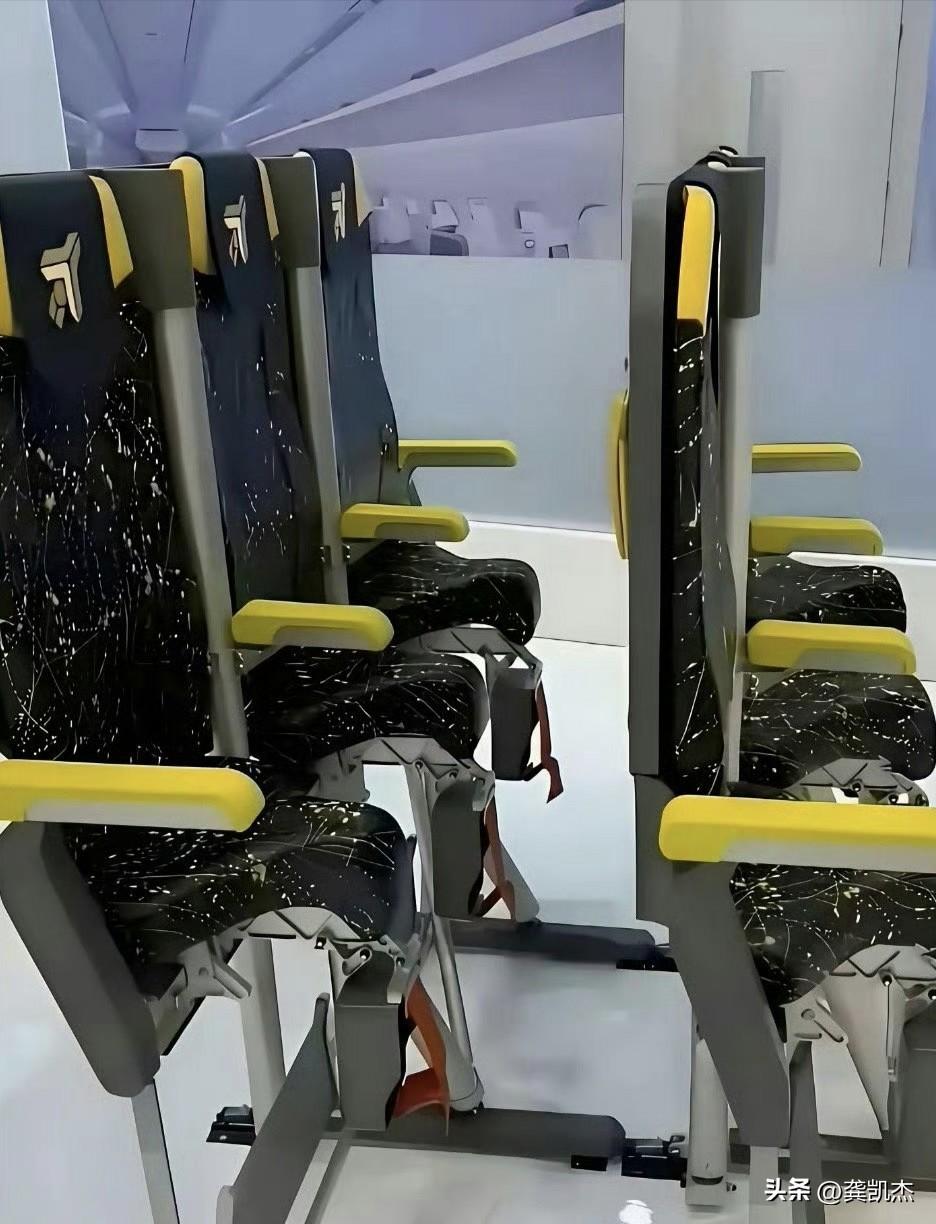 设计这种马鞍式坐垫+近乎垂直的椅背的座位，肯定是外国人的奇思妙想～～你能接受吗？