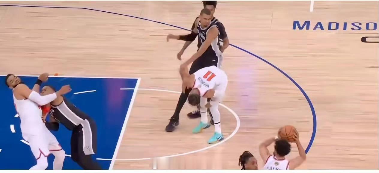 NBA官方正式宣布，文班亚马在总决赛G3中推搡布伦森的动作虽被认定为漏判，但不会