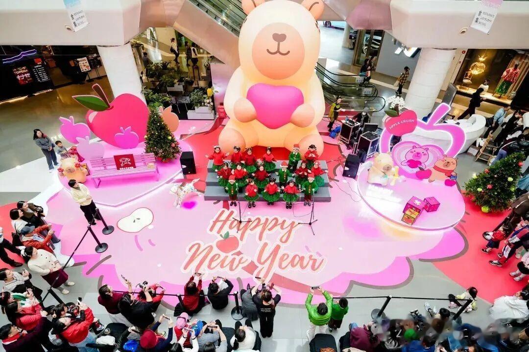 赵露思来揭幕啦！香港广场年末狂欢，时尚、萌趣、科技一站式拿捏