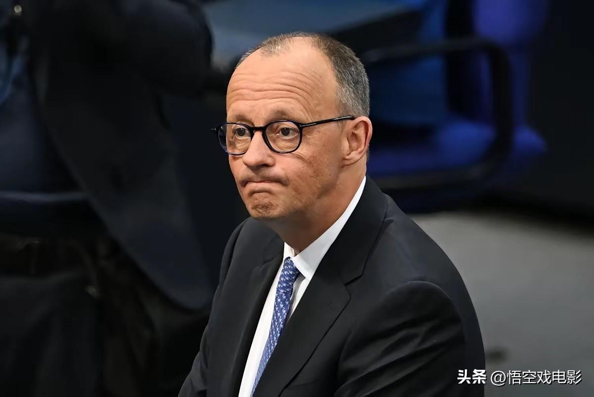 跟中国叫板救不了默茨，德国人已经在赶人了。

默茨执政刚满一年，支持率已经跌到历