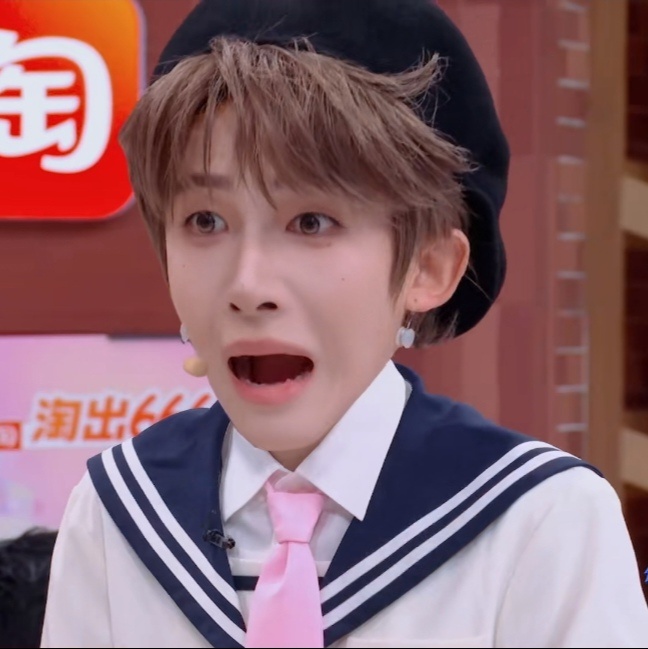 宝宝吃惊的表情加上大头特效真的萌我一脸