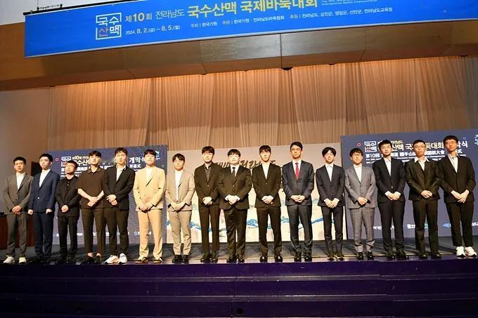 国手山脉杯中国二场硬仗完败而归



第10届国手山脉杯国际围棋大赛16强战于8