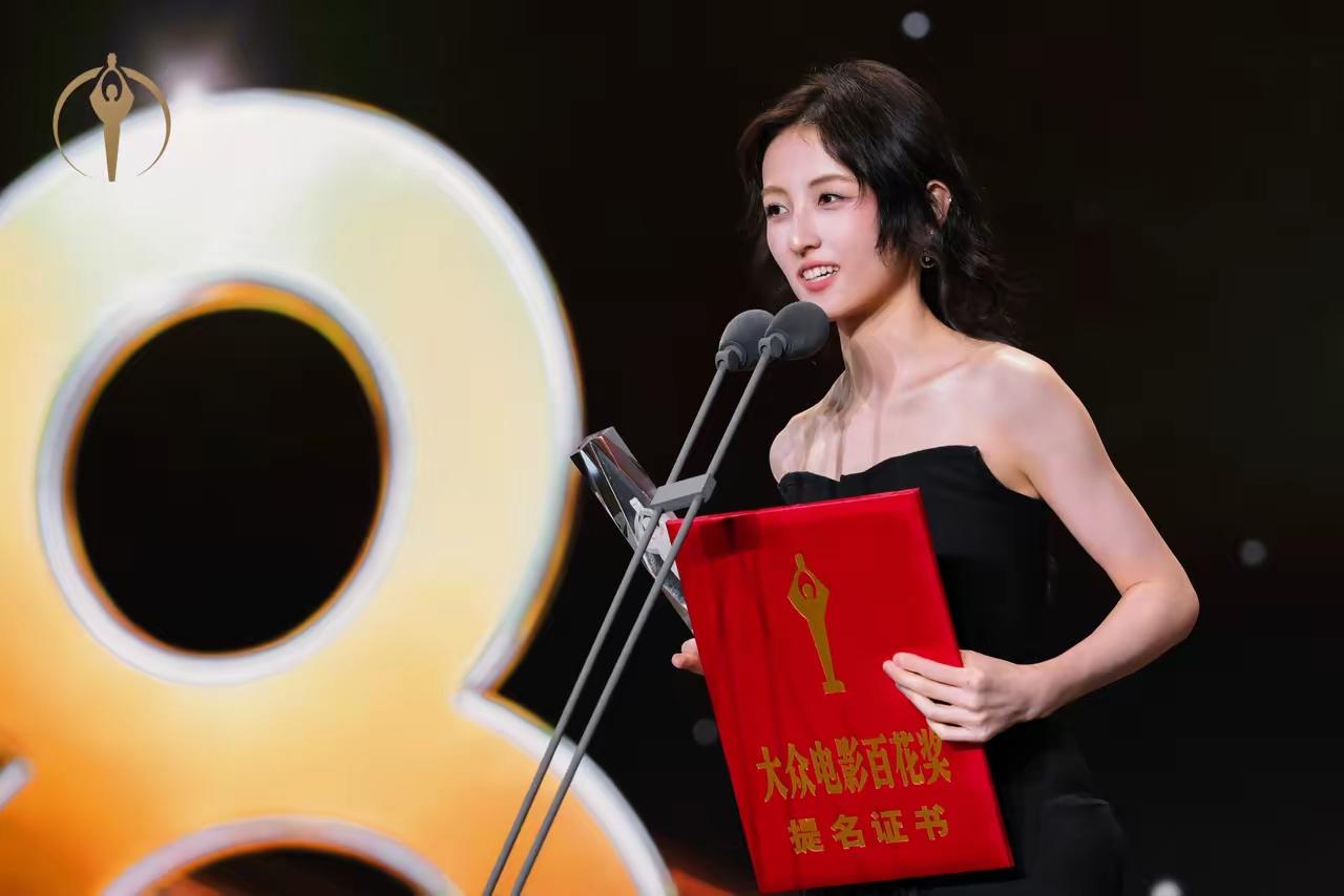 喜欢子枫妹妹，
现如今都已经25岁了
人也越来越成熟了，
只是感觉太瘦了，再胖点