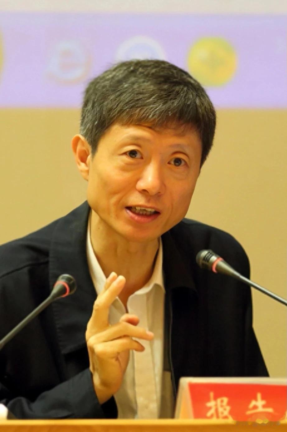 大学教授艾跃进，曾在一次演讲中说:有人说仇富心理不好，有钱人的财富也是辛苦赚来的