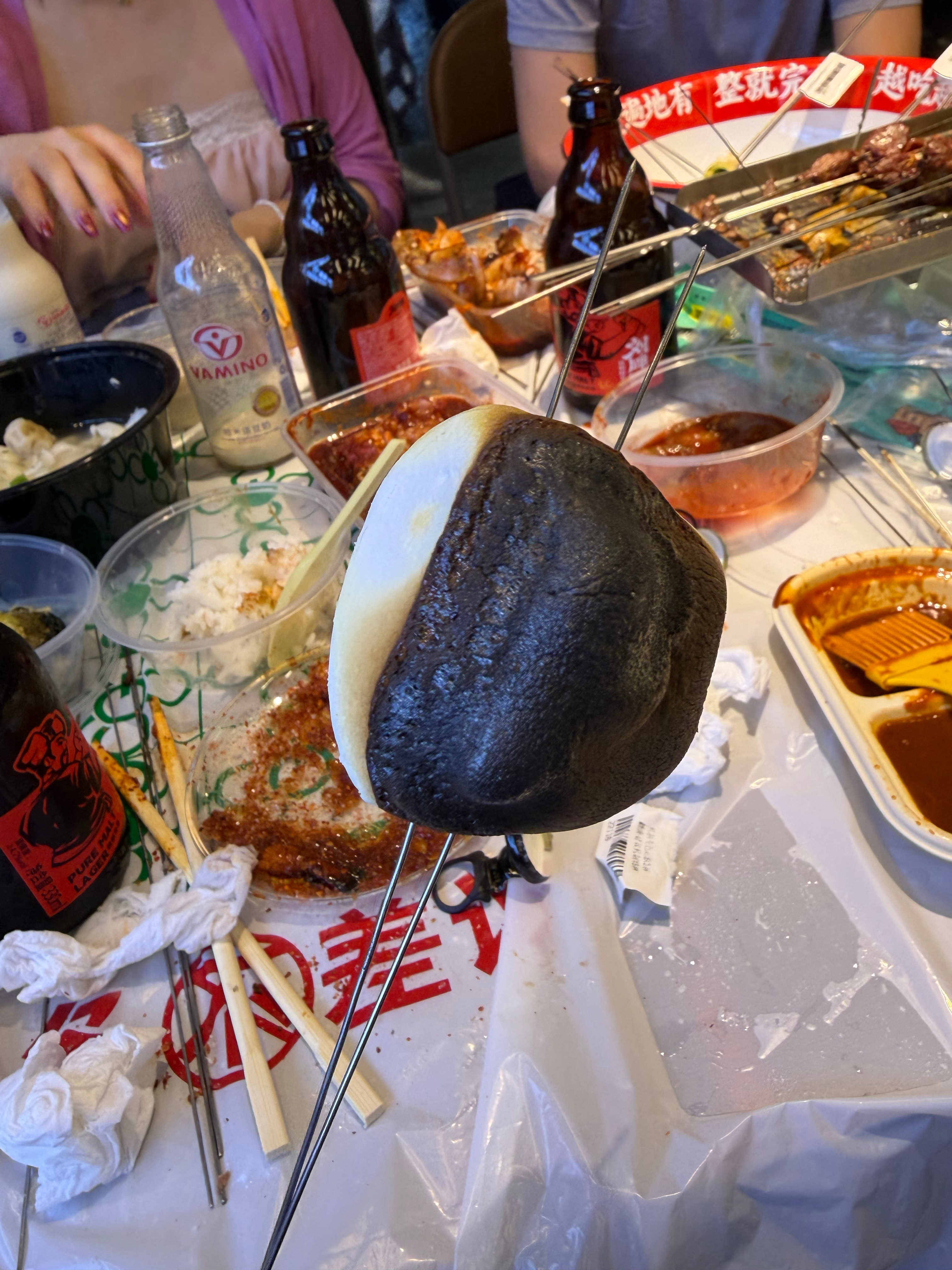 昨天狂风暴雨 但是七位馋猫竟然没人提出要鸽 就这么在雨下的最大的时候全出现在了刘