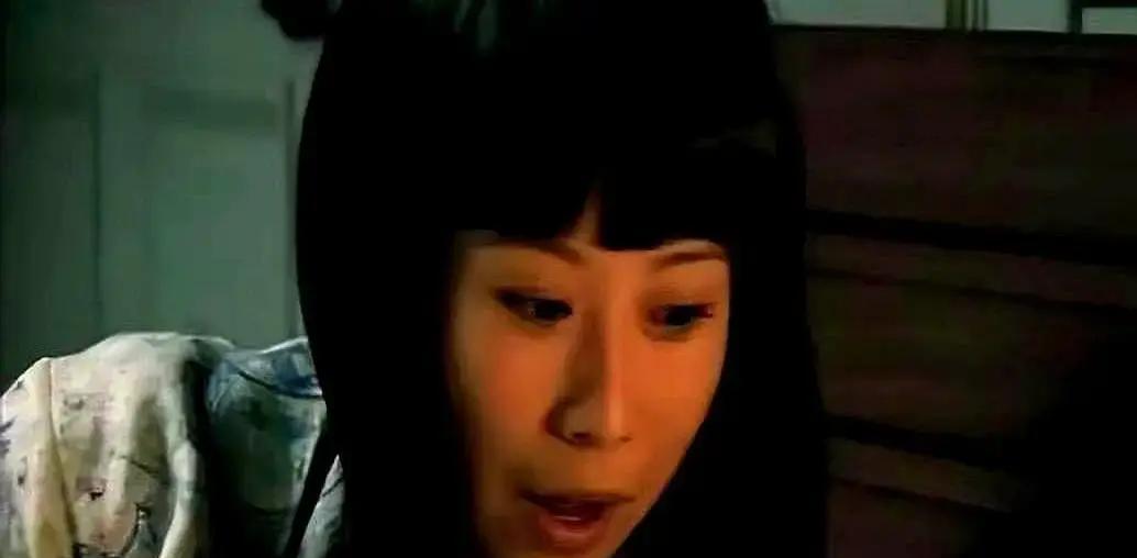 十五年了，当年被唾弃的“海藻”，如今被奉为神像。
年轻人哭喊着“不想当海藻”，却