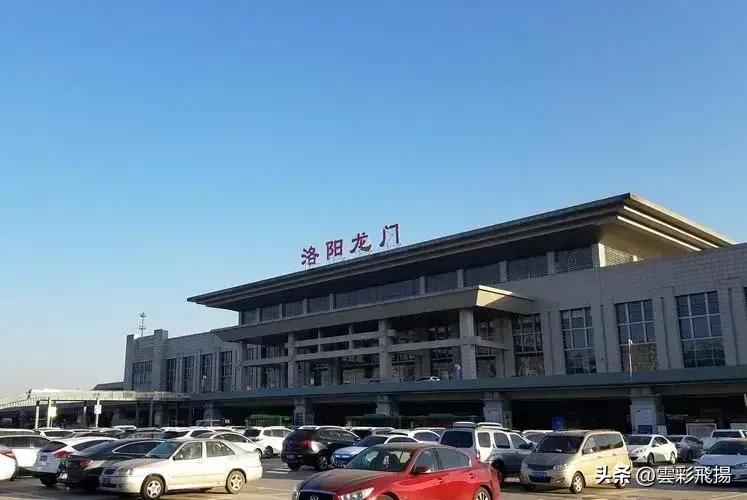 洛阳龙门站vs郑州航空港站
作为千年古都，
龙门站真有点寒酸，
客流量高居河南第