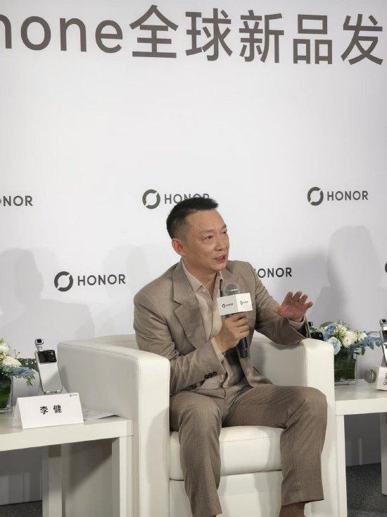 【荣耀 CEO 李健谈内存涨价、竞争压力：不经历磨难的企业不可能走向伟大】

荣