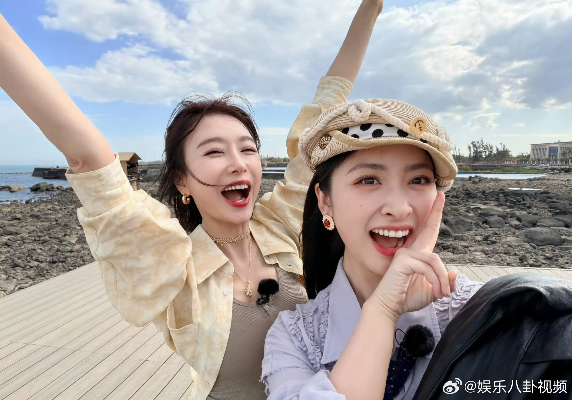 沈月在《亲爱的客栈》说“抱着必给大家出图的决心来的”，其实是想把镜头变成传递温暖