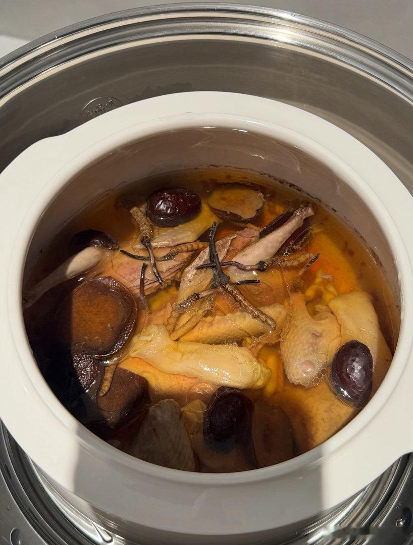 鸽子你们最爱的吃法是？炖汤？烤乳鸽？盐焗？清蒸？ 