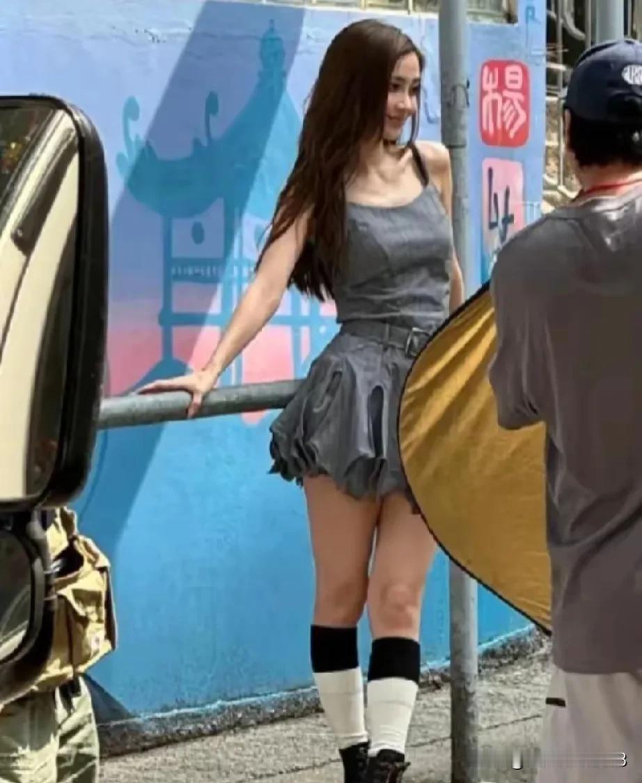 杨颖angela baby现在开始干老本行了，从大陆转到香港开始做平面模特了。杨