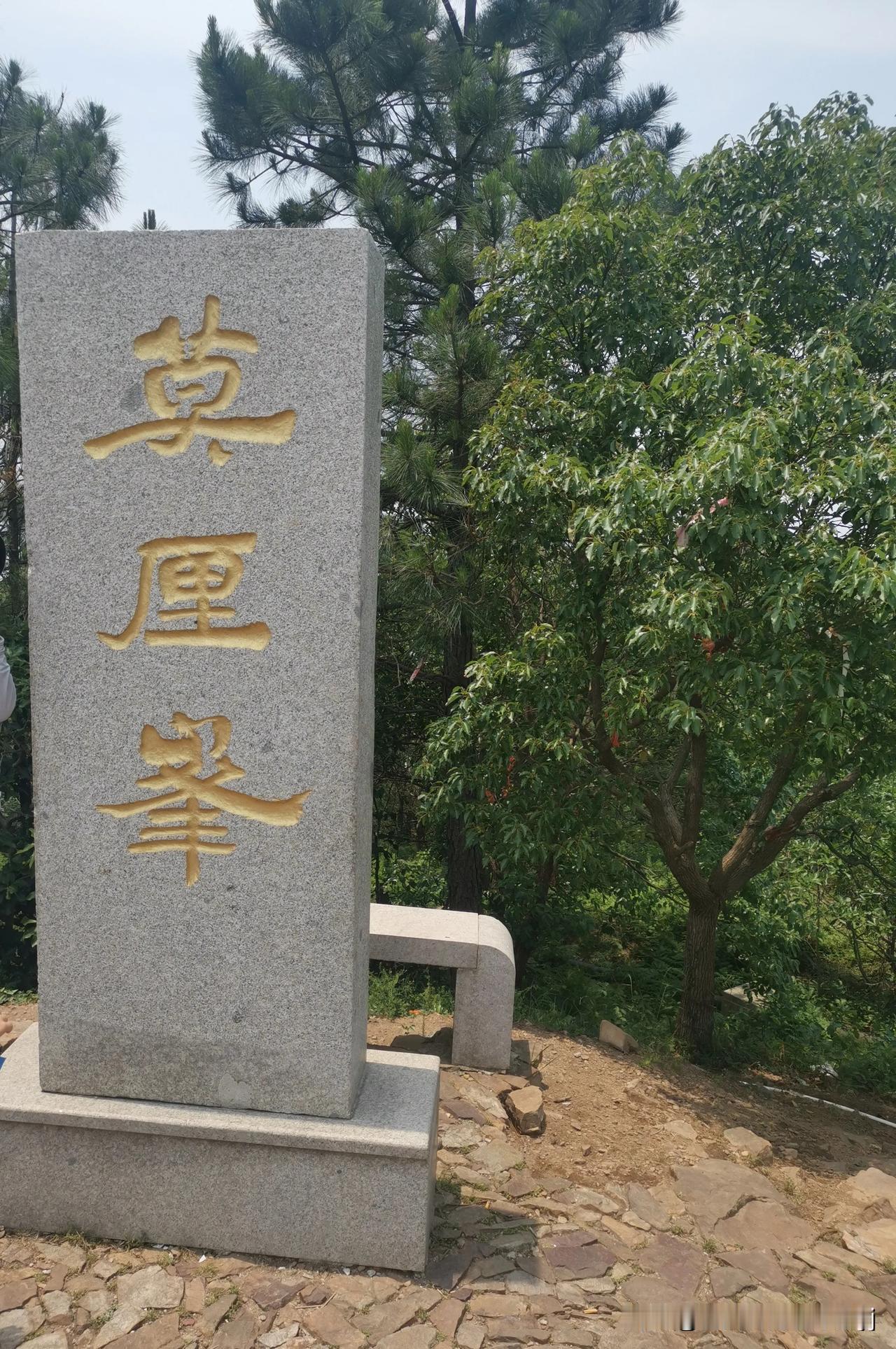 莫厘峰好多人，山顶还有斋面