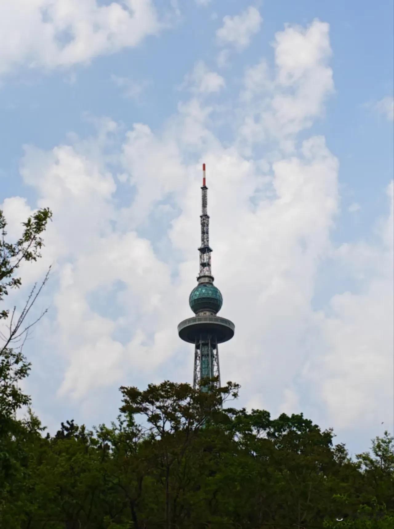 人到中年除了钱健康最重要吗钱买不来健康，健康是基础。