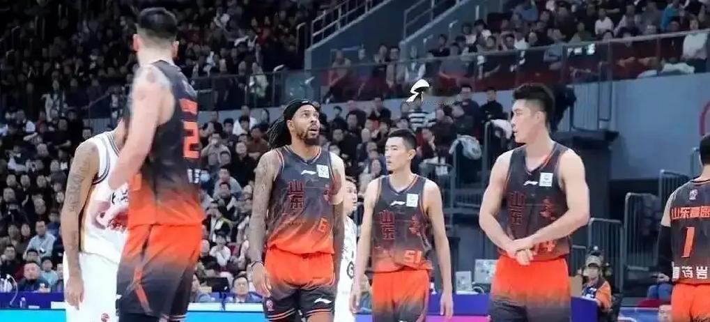 山东队裁掉得分王，反倒杀进前四
 
CBA官网最新榜单：山东裁掉场均18.5分的