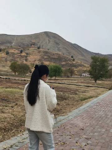 发一下yr小姐姐拍的绝美背影<span class=