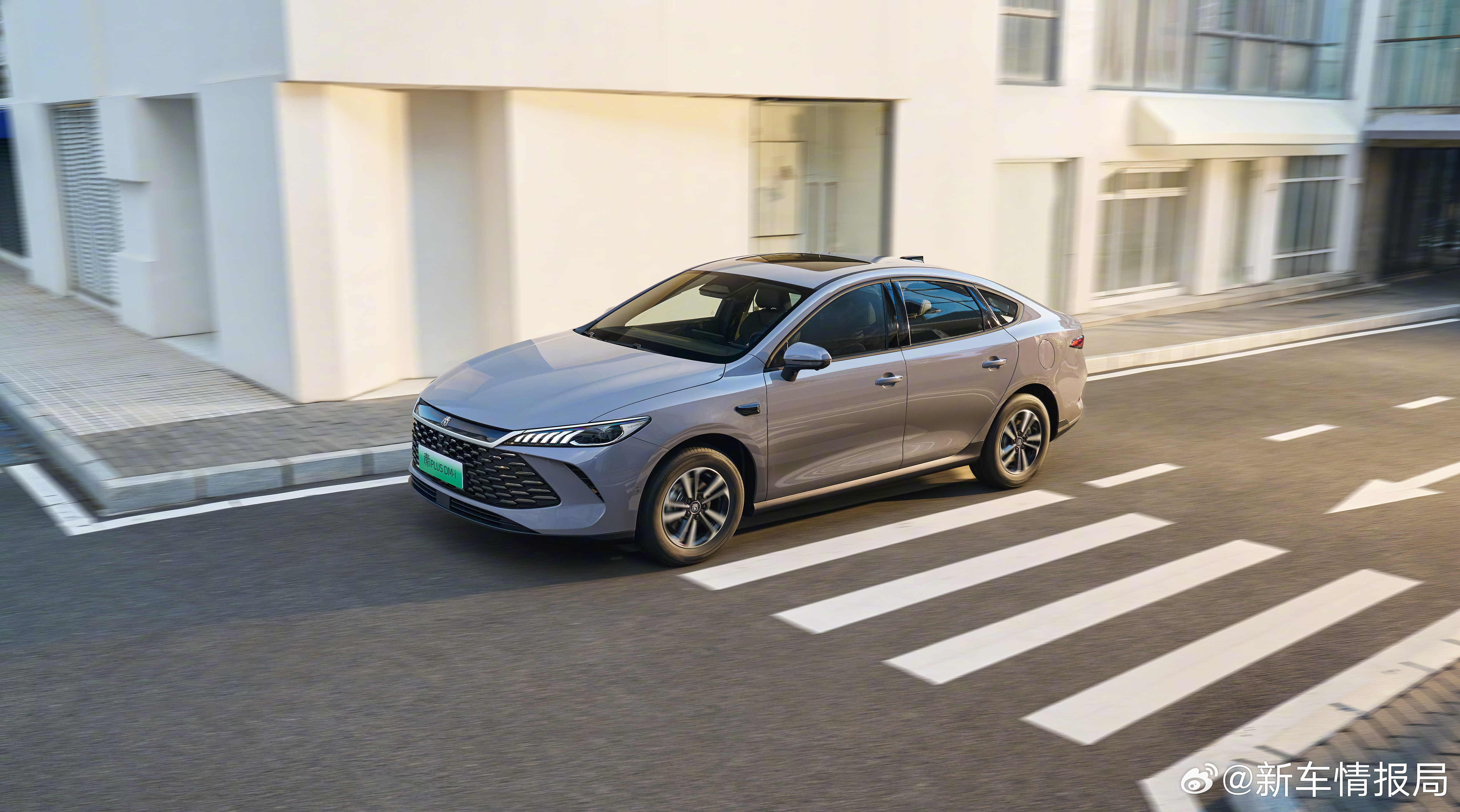 秦PLUS官宣7年低息夯爆了从消费者购车角度看，比亚迪秦PLUS这波限时金融政策