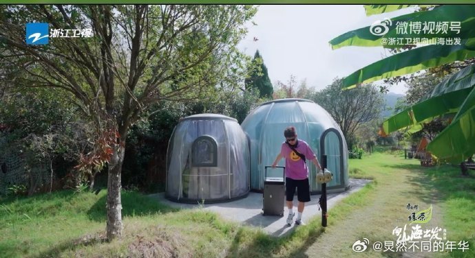 任豪，一个既可爱又暖心的男孩。他总是默默地为朋友付出，从不麻烦别人，善良的心让人