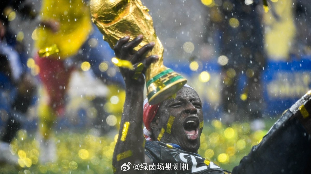 前法国国脚回应变卖世界杯复刻奖杯2018世界杯冠军成员本杰明·门迪拍卖奖杯一事引
