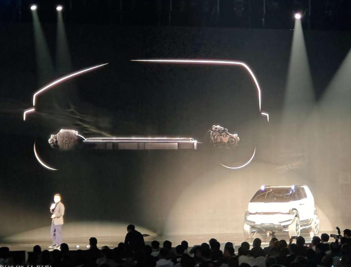 在iCAR V23登场之后，还有一个one more thing，居然还发布了一