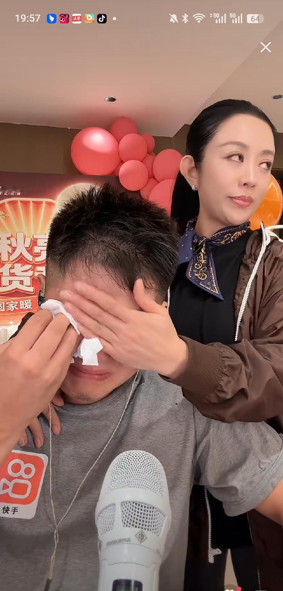 王梓嘉出新歌、亲妈李琳为儿子打call，有很多人说这属于一种割裂。王亮今天开专场