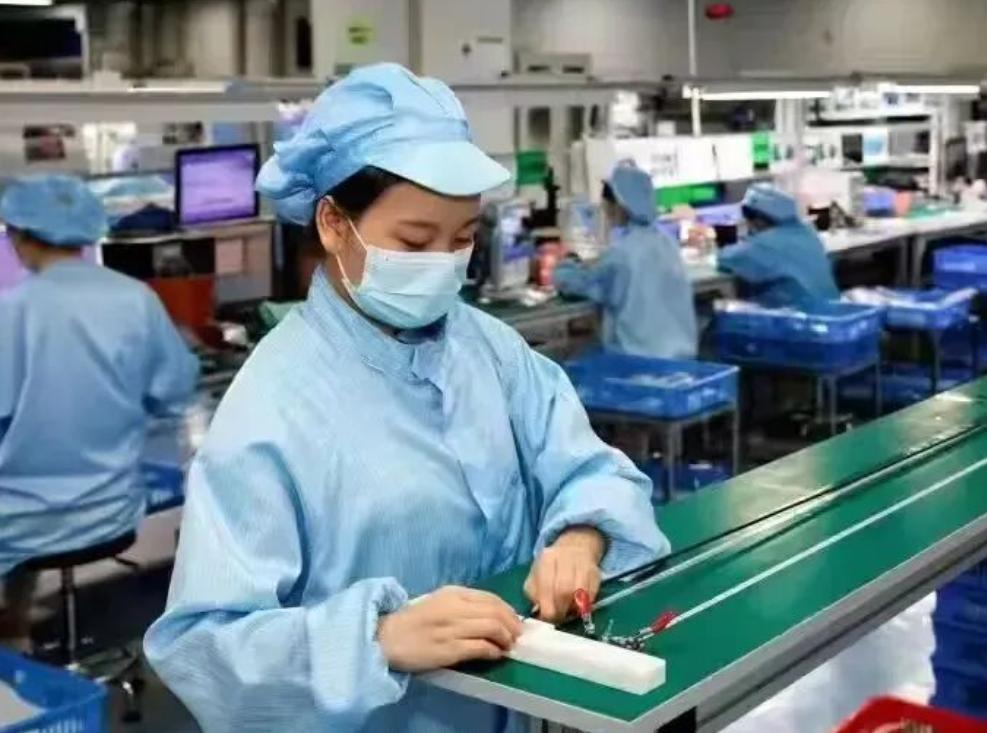 突然发现劳动法中有个隐藏的bug！
最近流感盛行，不少工人请假一两天去看病，都是