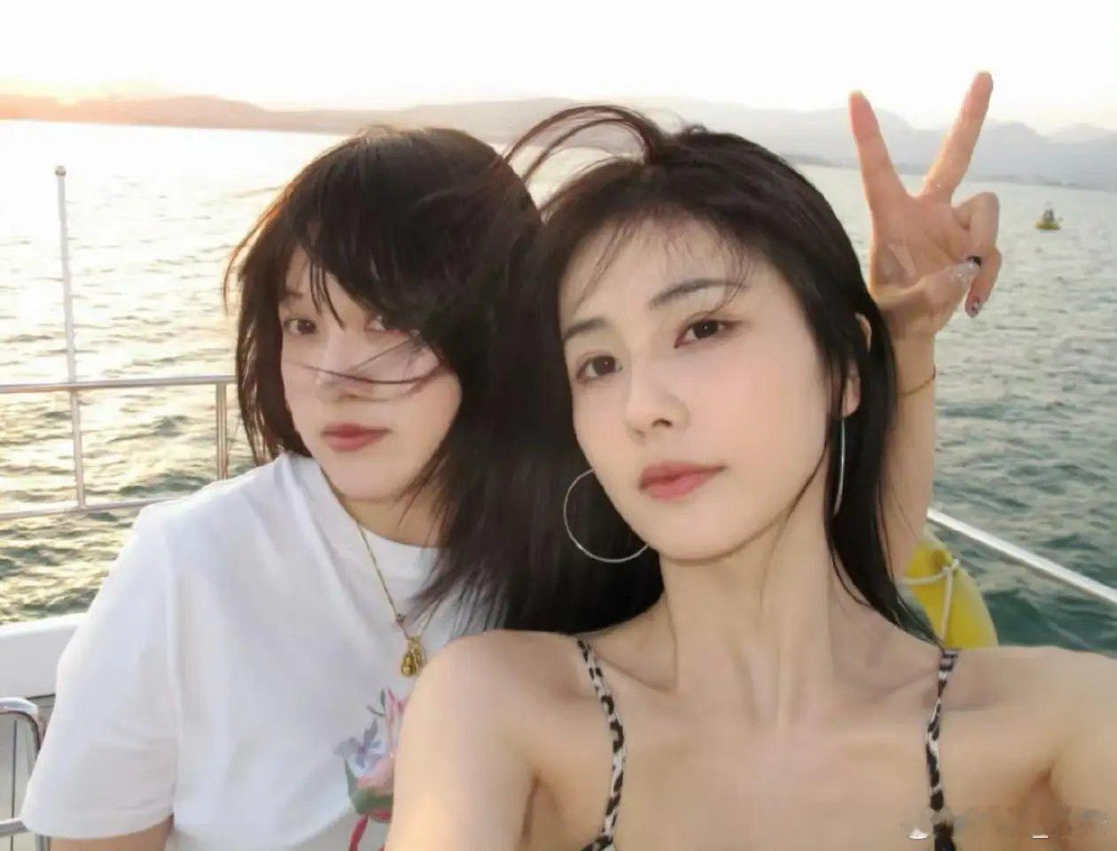 白鹿给闺蜜呵呵买车据汽车销售分享，白鹿给闺蜜呵呵买车了，这是什么神仙闺蜜！内娱闺