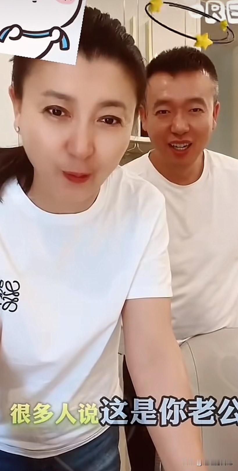 闫学晶，真是太能作了，刚刚吹完自己，又吹弟弟，这样就算想帮她都帮不了。

人家根