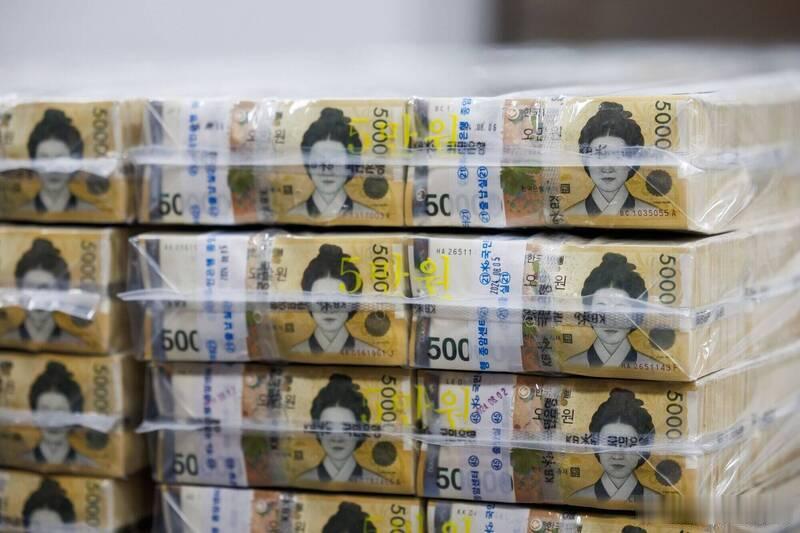 太离谱！韩国男子报警称8000多万元现金失窃 警方调查后发现竟是诈骗赃款海外新鲜