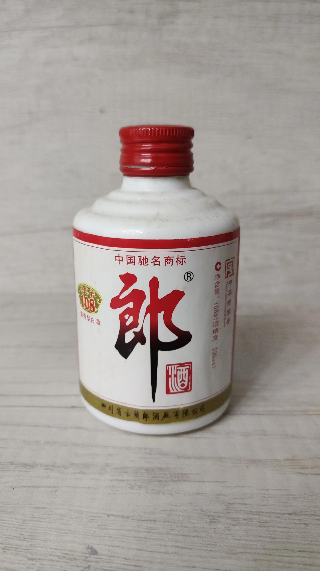 玩点小酒，放那不知不觉都十年多了，酱香小郎酒108ml，还有点存货[呲牙]