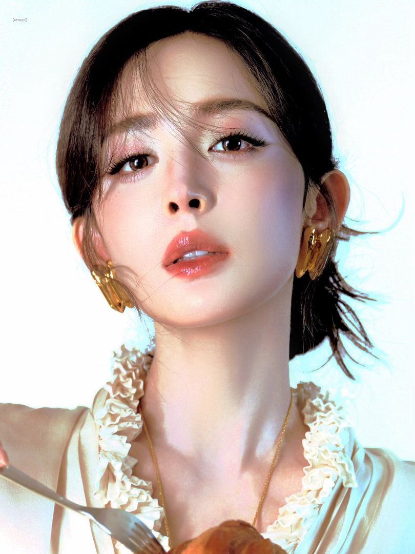 娜扎对我们眼睛是真好啊当年看到娜扎这张脸被娜扎的颜值狠狠治愈的每一天，骨相优越，