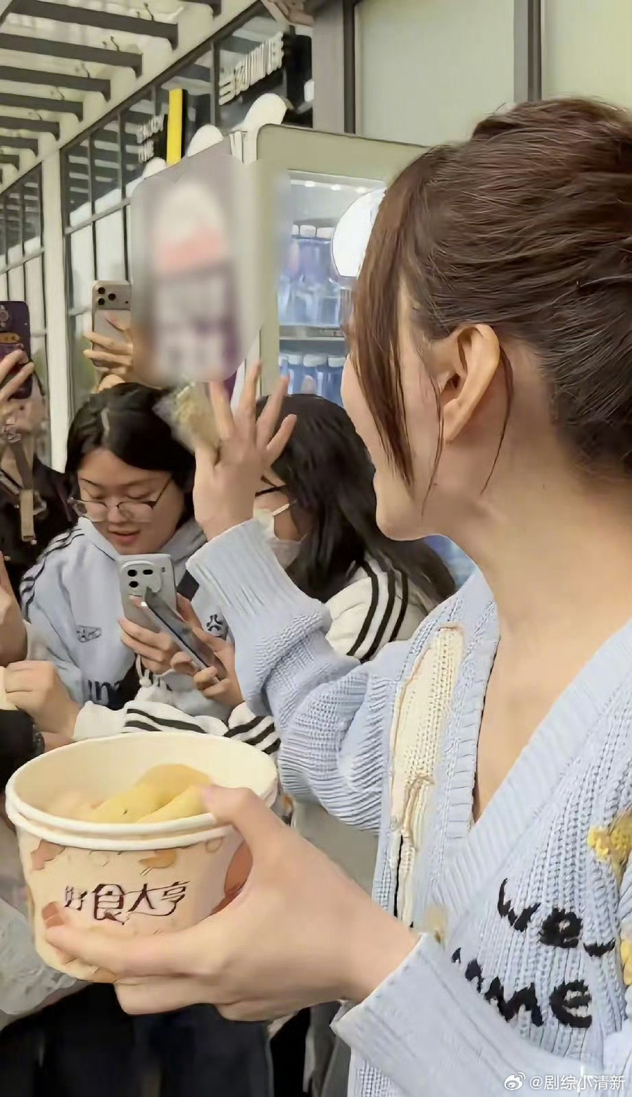 偶遇李小冉浪姐录制投喂粉丝李小冉五十岁状态 这是什么神仙运气！偶遇李小冉浪姐录制