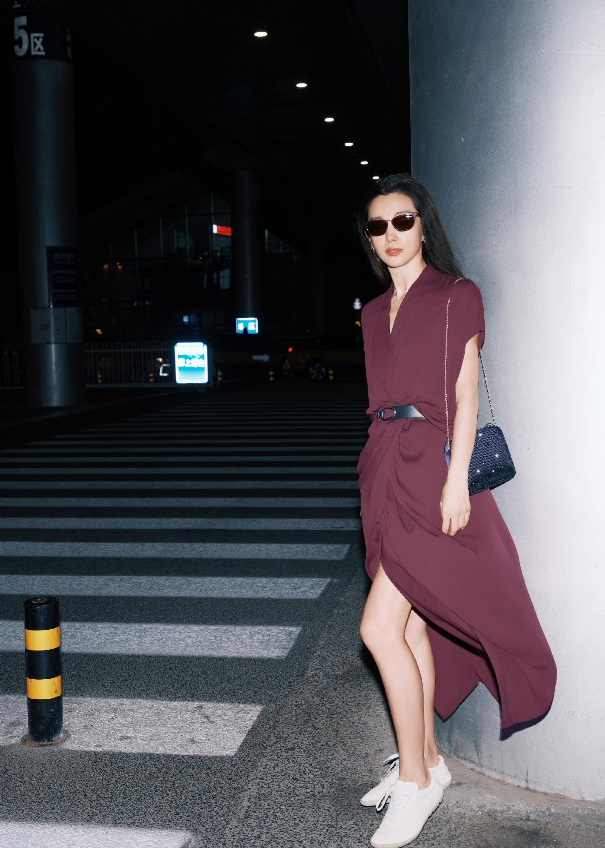 李冰冰｜巴黎高定时装周 李冰冰机场出发图。即将亮相Giorgio Armani 
