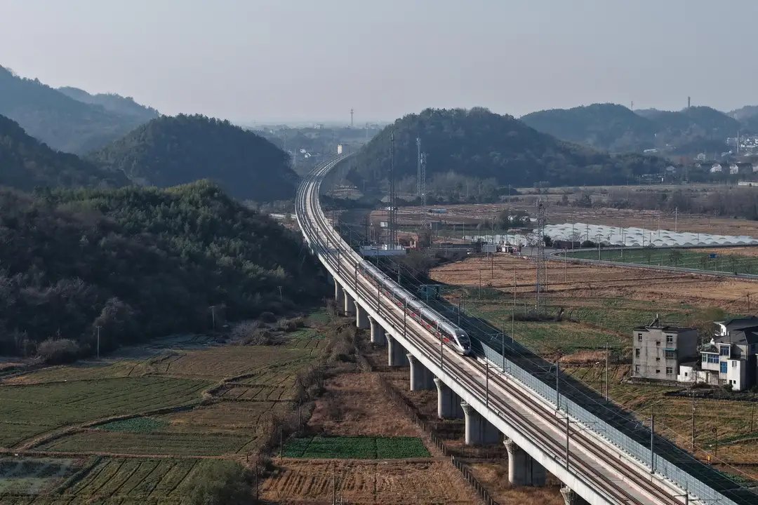 高铁里程突破5万公里再上新台阶！中国高铁运营里程突破5万公里 