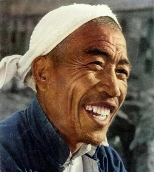 1980年，农民陈永贵主动辞去国务院副总理的职位。临走时对华老说：“今后，再也不