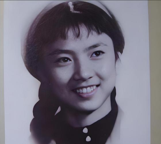 她这一辈子，像被大风刮着跑的叶子，自己说了不算。

她叫张宁。如果人生有剧本，她