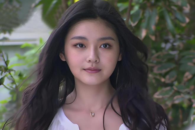 大离世，引发各界关注。小全力支持二女儿Lily的画展，得到众多圈中好友的支持。虽