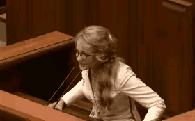 乌克兰前美女总理季莫申科，怒斥乌克兰总统卖国！
女子本弱，为国则刚！说最狠的话，