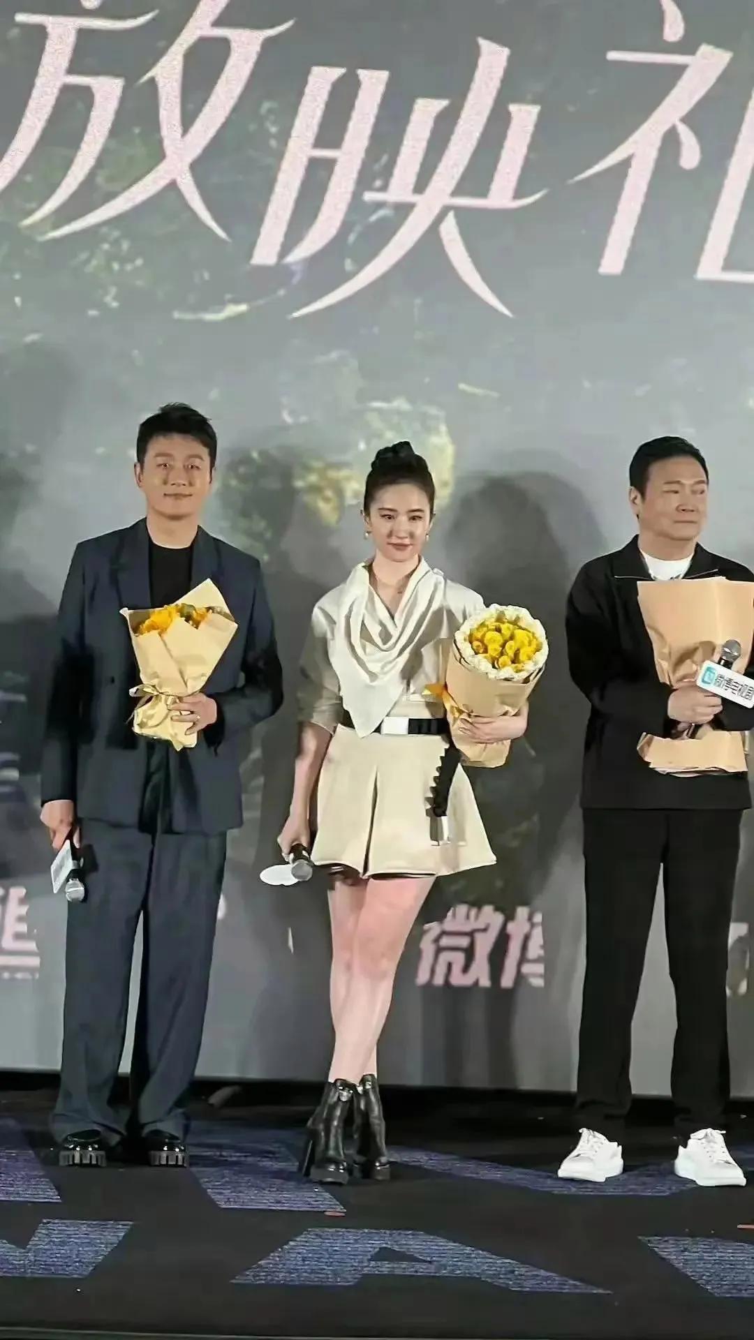 刘亦菲才是正常女生的体重，看她腿的粗细程度，大约在120斤左右吧！这才是真正的美