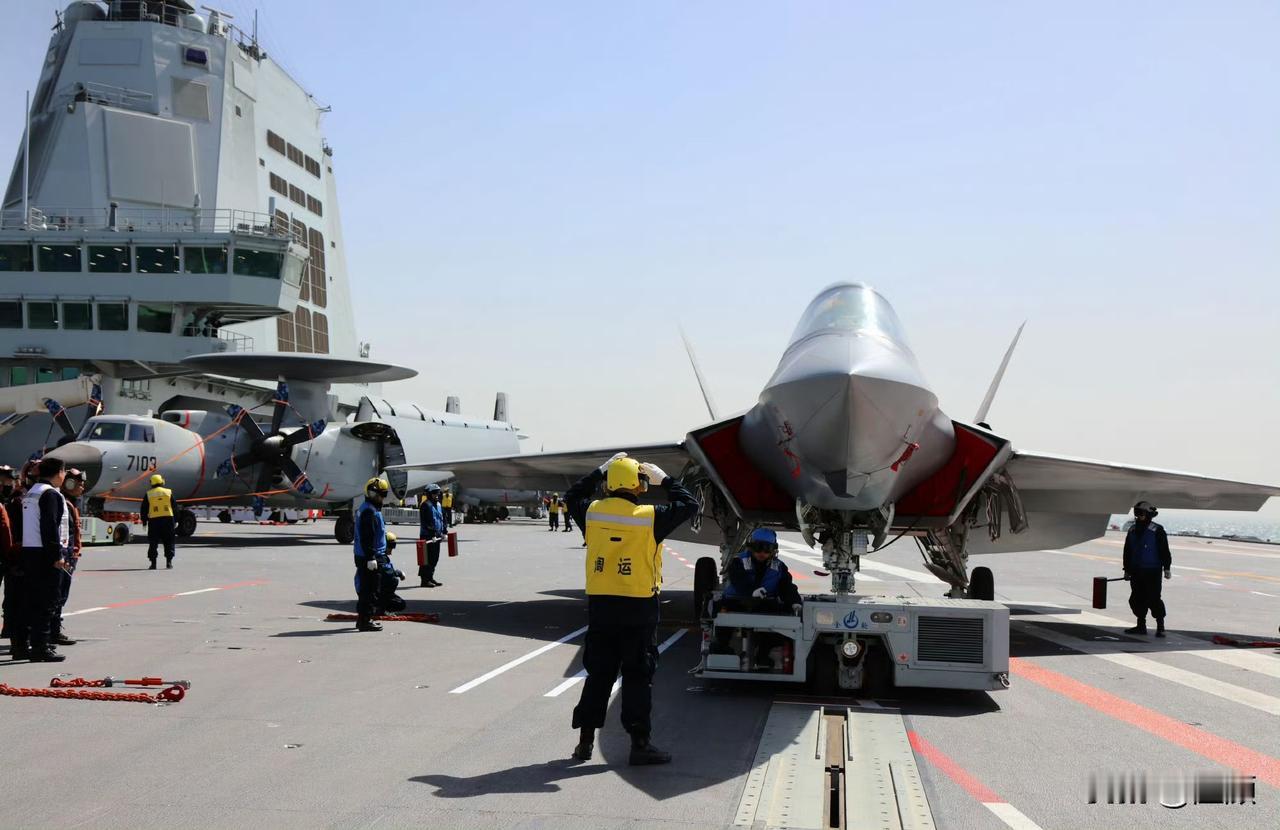 中国航母牵引车单价高达2000万，印度同款“装备”却只要2万元，悬殊价差引发各国