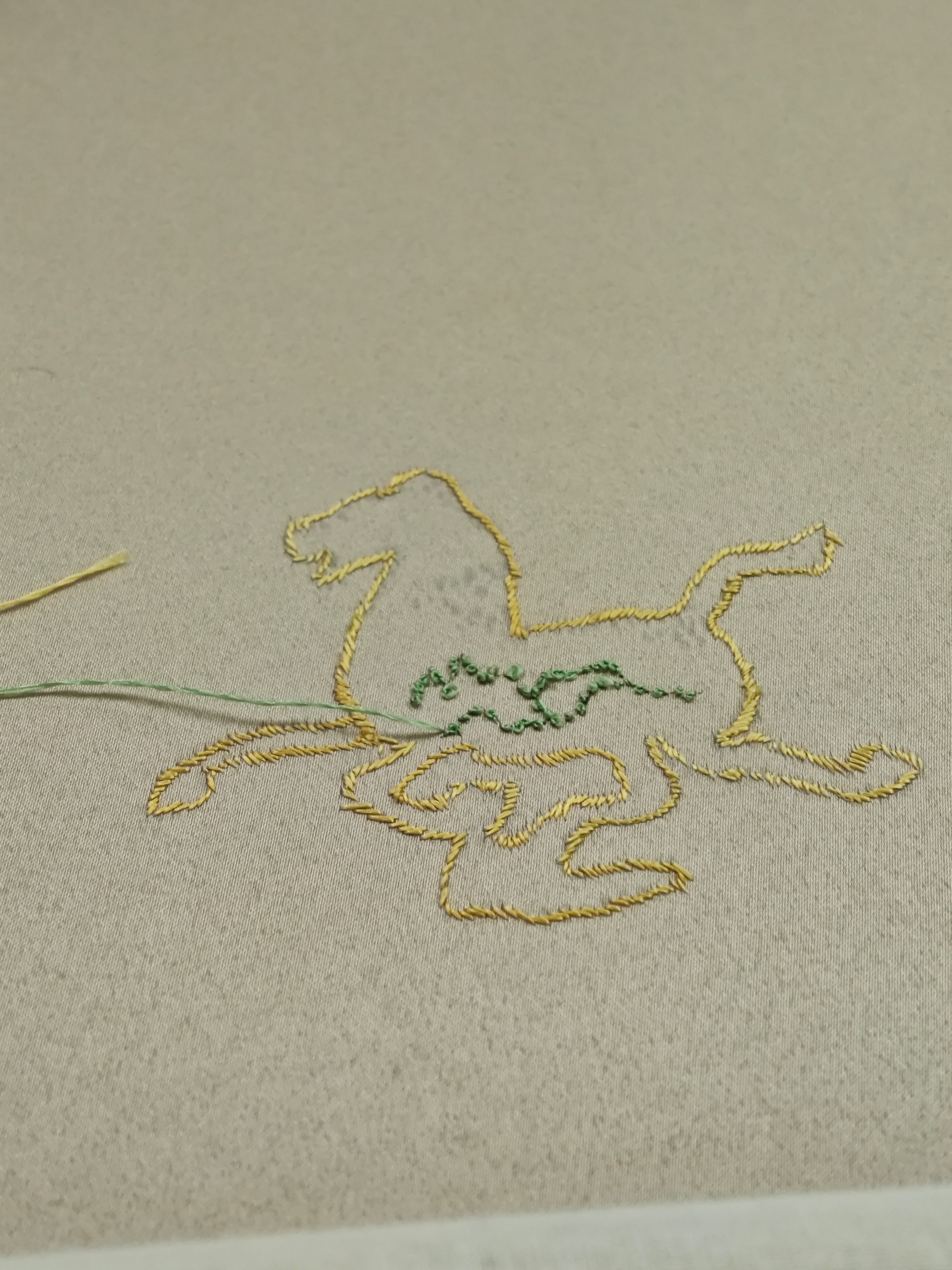 花了七个多小时绣了一个小马劈叉 ​​​