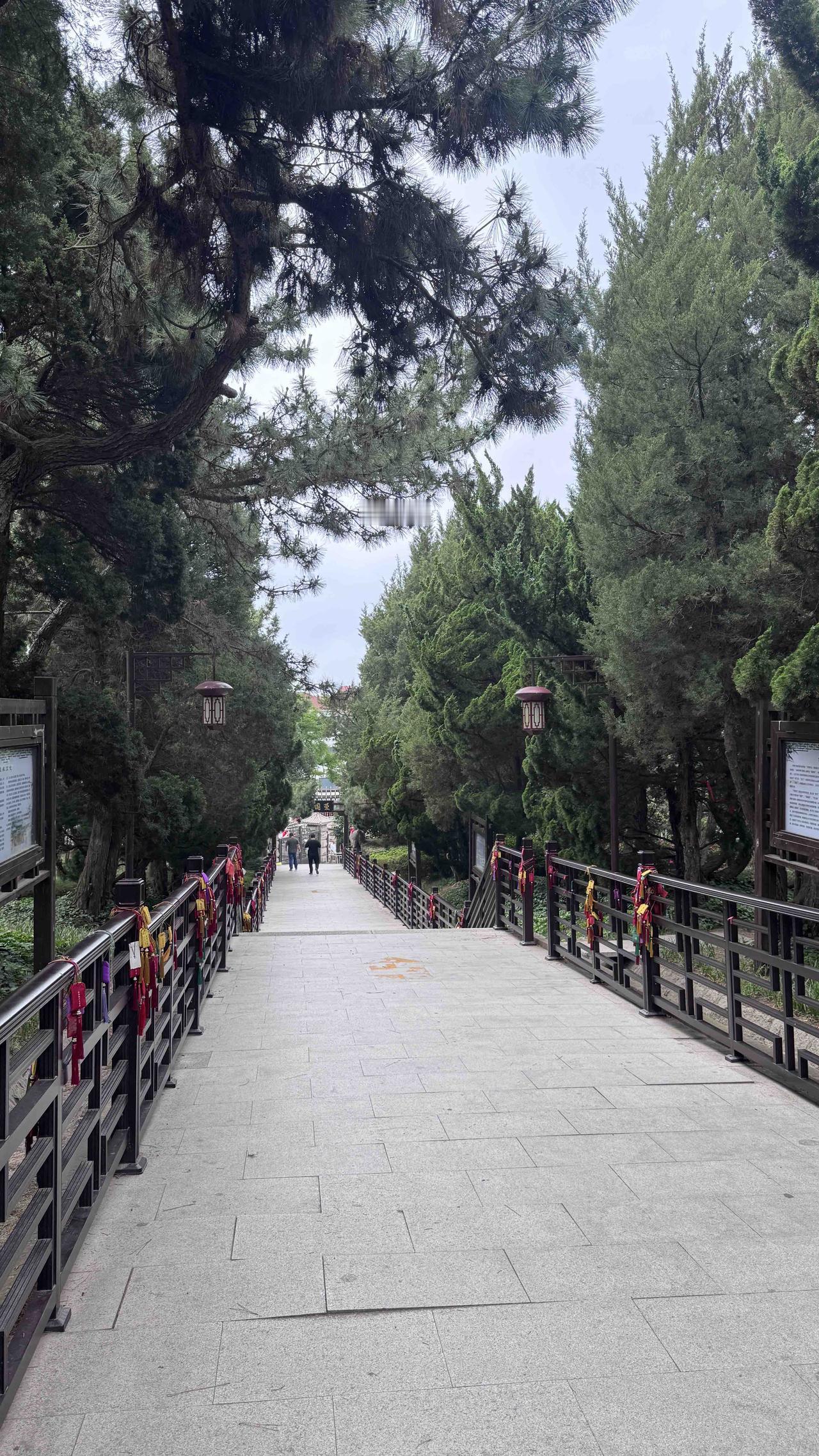 大家在工作场所里一定要对自己的隐私保密。

1. 下一步和未来的职业计划、生活计