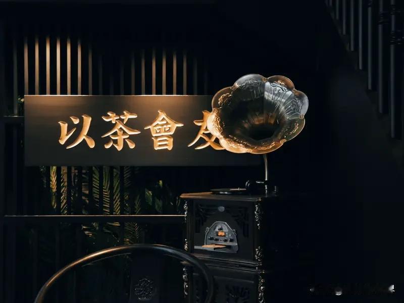 真心话茶局开聊！就说五一拼命挤热门景区，到底值不值呢？每年五一，热门景区那叫一个