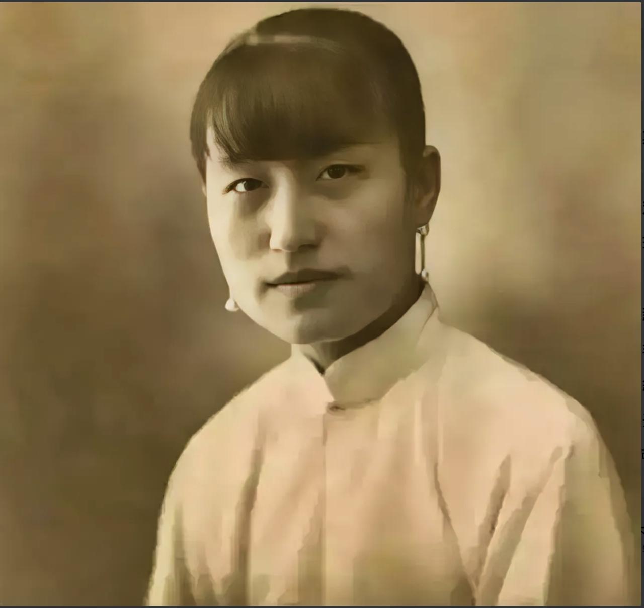 1933年，陈洁如回国后，给蒋介石写信，想见蒋介石一面，却遭拒。她心灰意冷，道：
