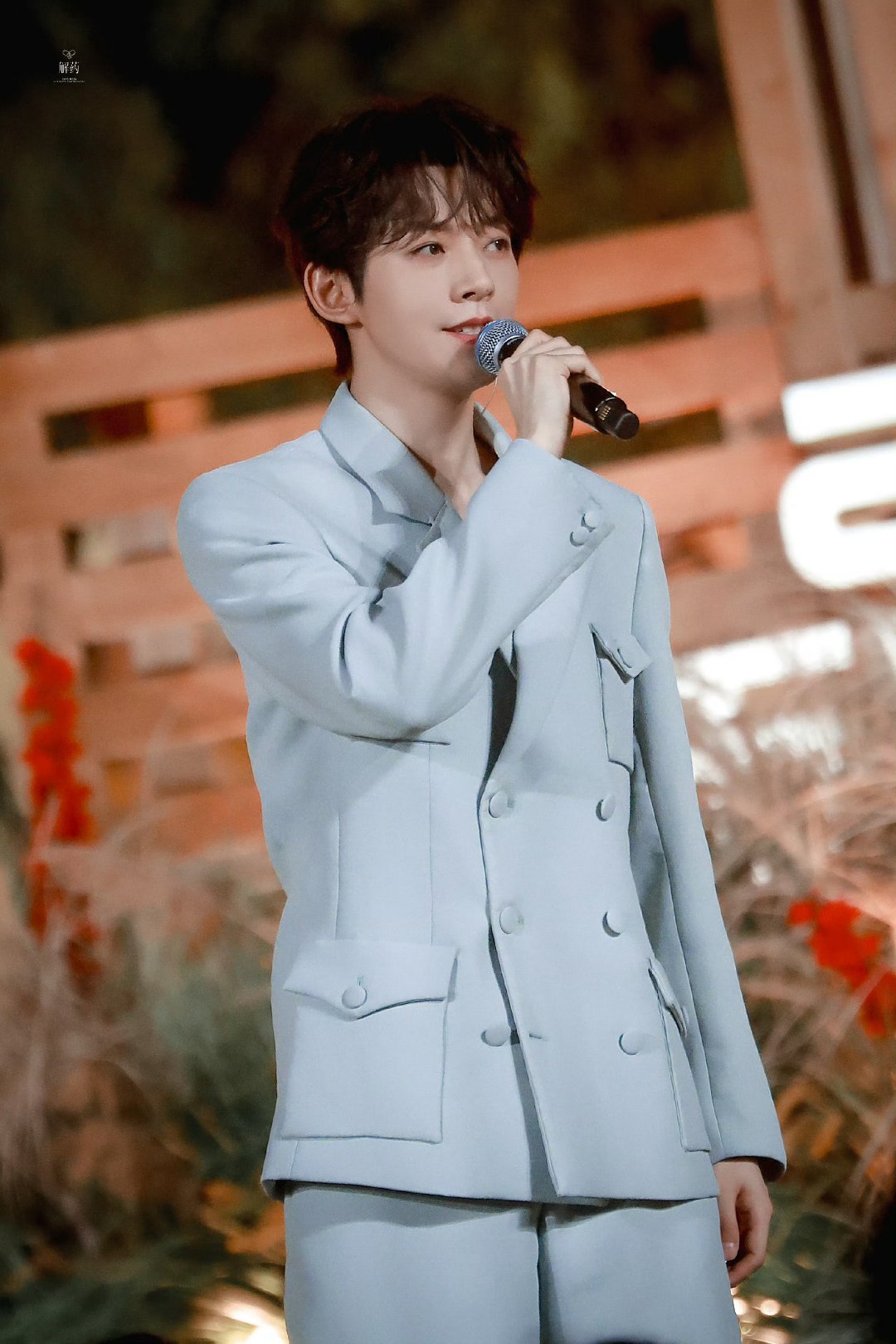 央视五四晚会上的男明星邓为、敖瑞鹏、王星越 ​​​