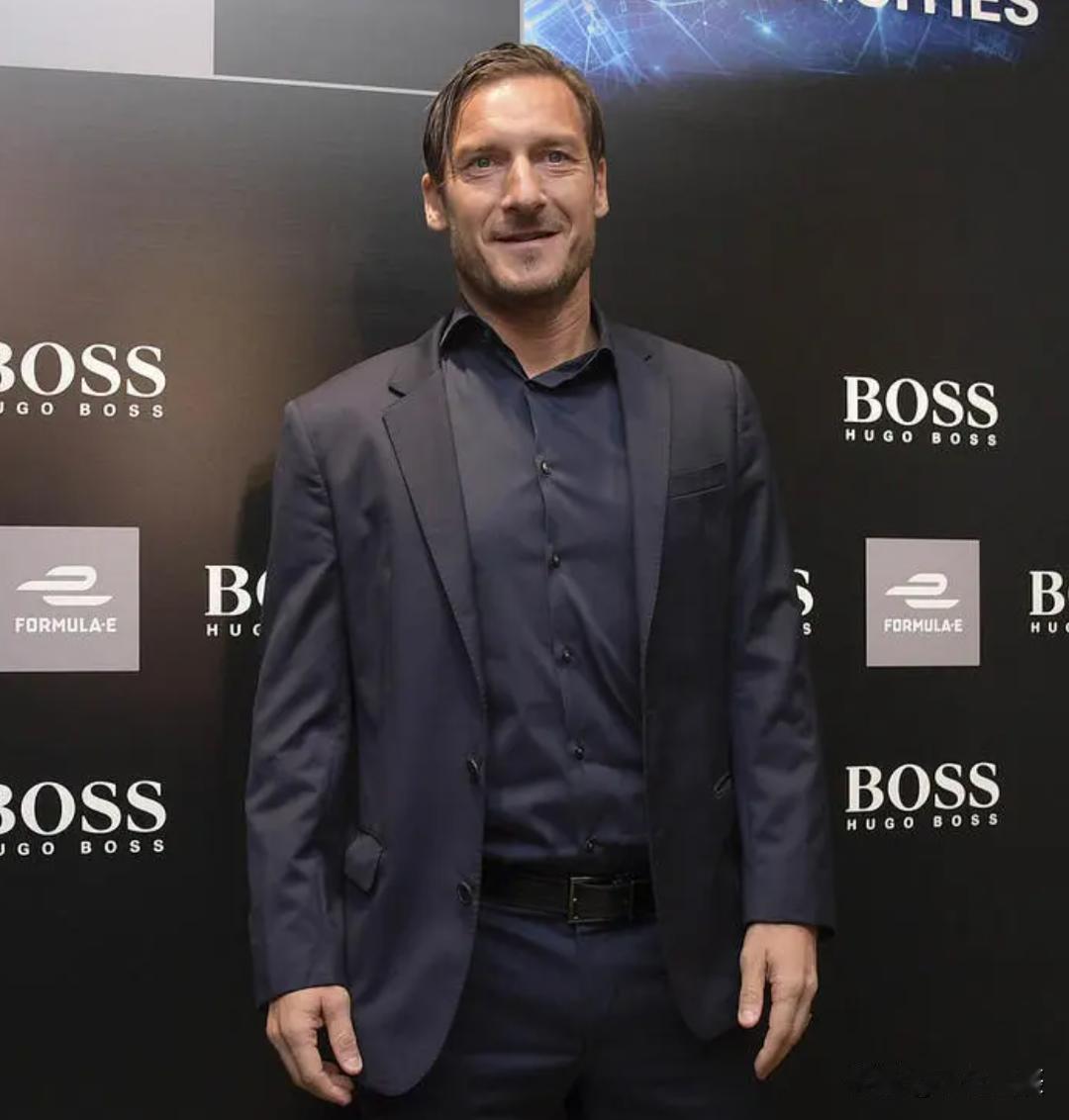 罗马传奇巨星“狼王”托蒂近日接受采访时简短回答了五个小问题

问：遇到过的最强对