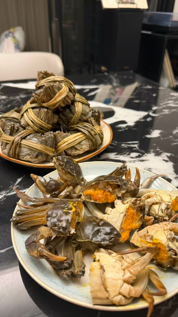 好久不见的两个宝宝！顺便推荐一下我朋友家卖的六月黄，这次又给我们寄了十几只，亚米
