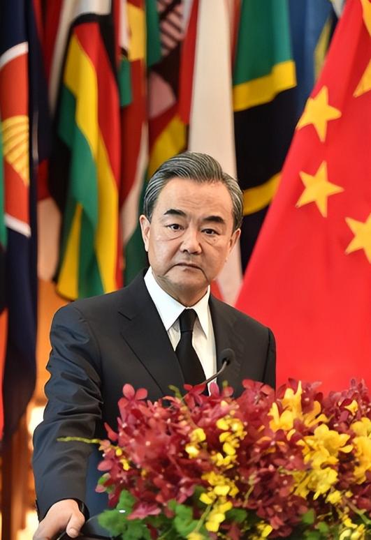 2024年解放军90艘军舰围着台湾转了一圈，直接把台军5艘老破船收拾得没影儿。中