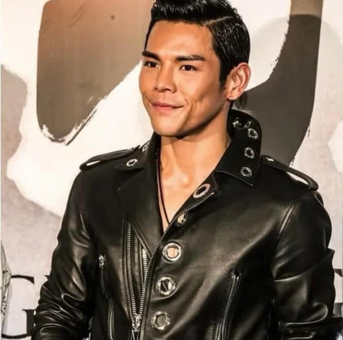 向佐说自己穿女装但拍的都是man剧向佐嘴上念叨男人要man，转头就套上裙子臭美，
